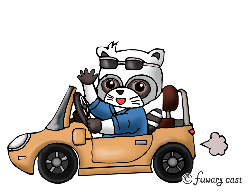 あらいぐまのたんたんが黄色いスポーツカーに乗っています